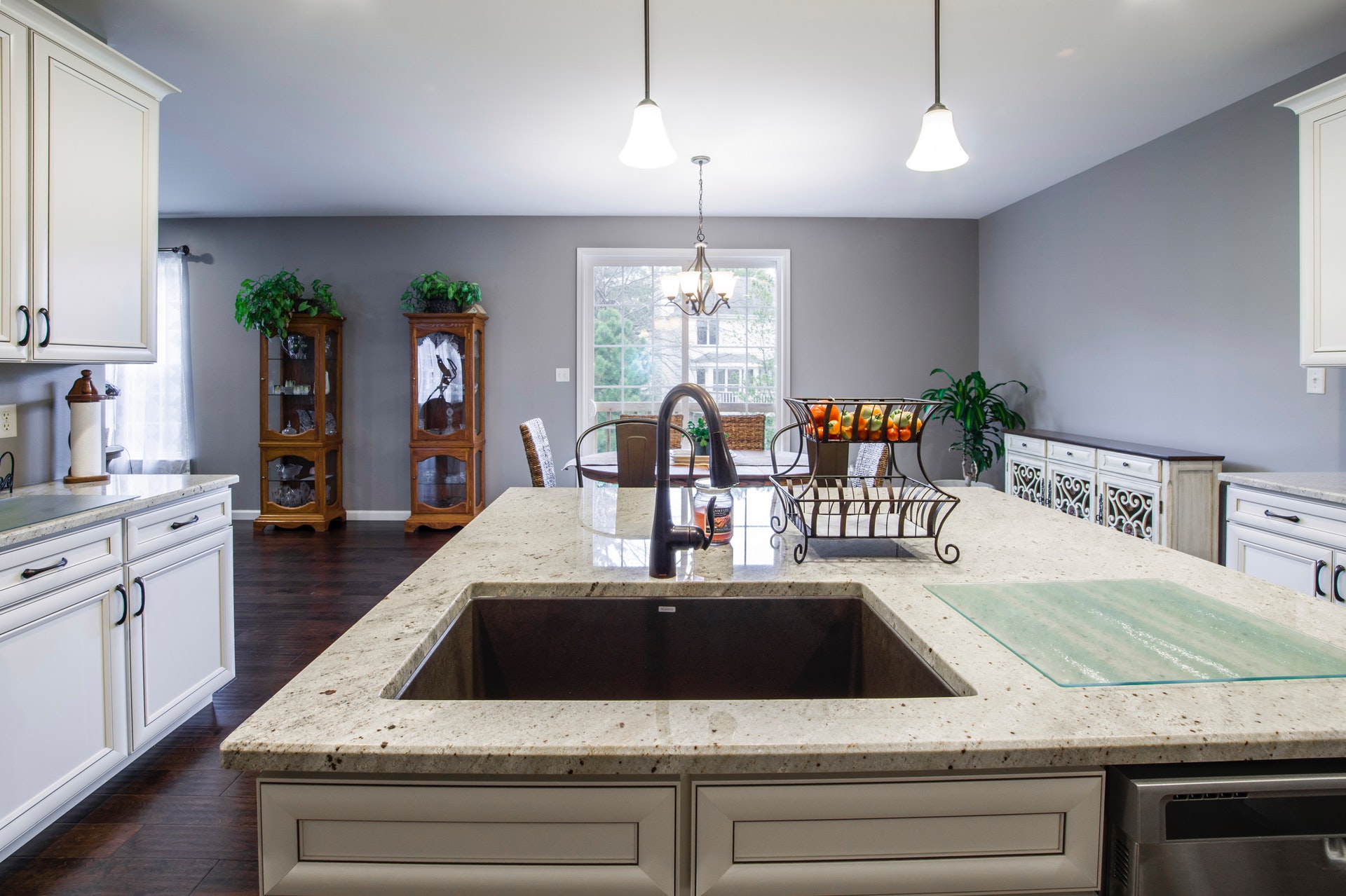 A picture of the kitchen