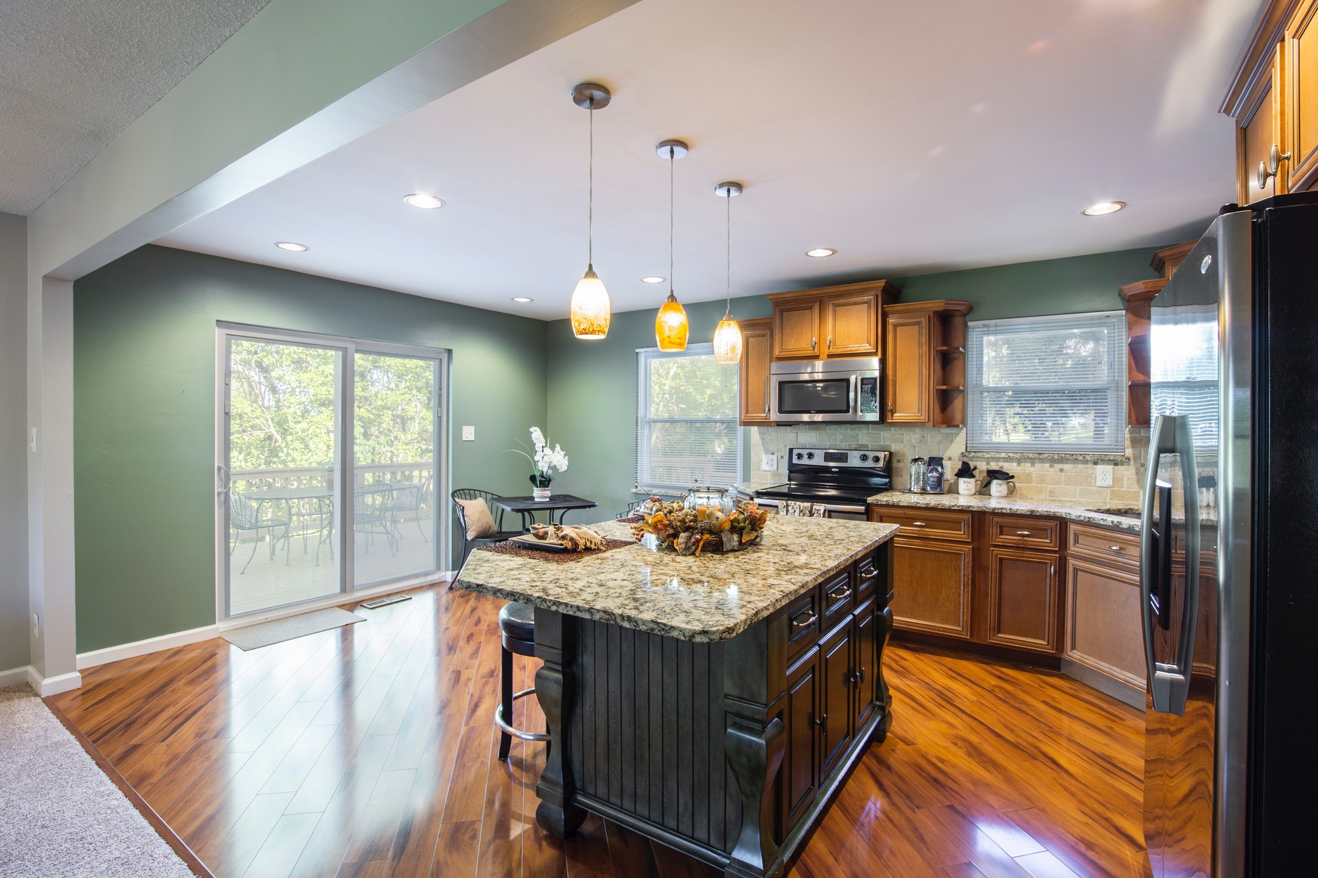 A picture of the kitchen